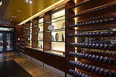 GTA游戏内连锁快餐开到现实中 不接待老崔用餐